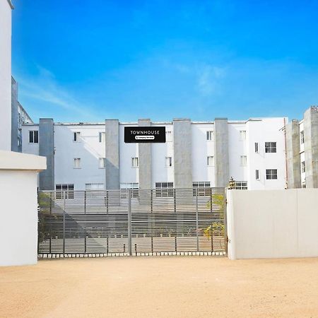 ホテル Super Townhouse Mancheswar Industrial Estate ブバネーシュワル エクステリア 写真